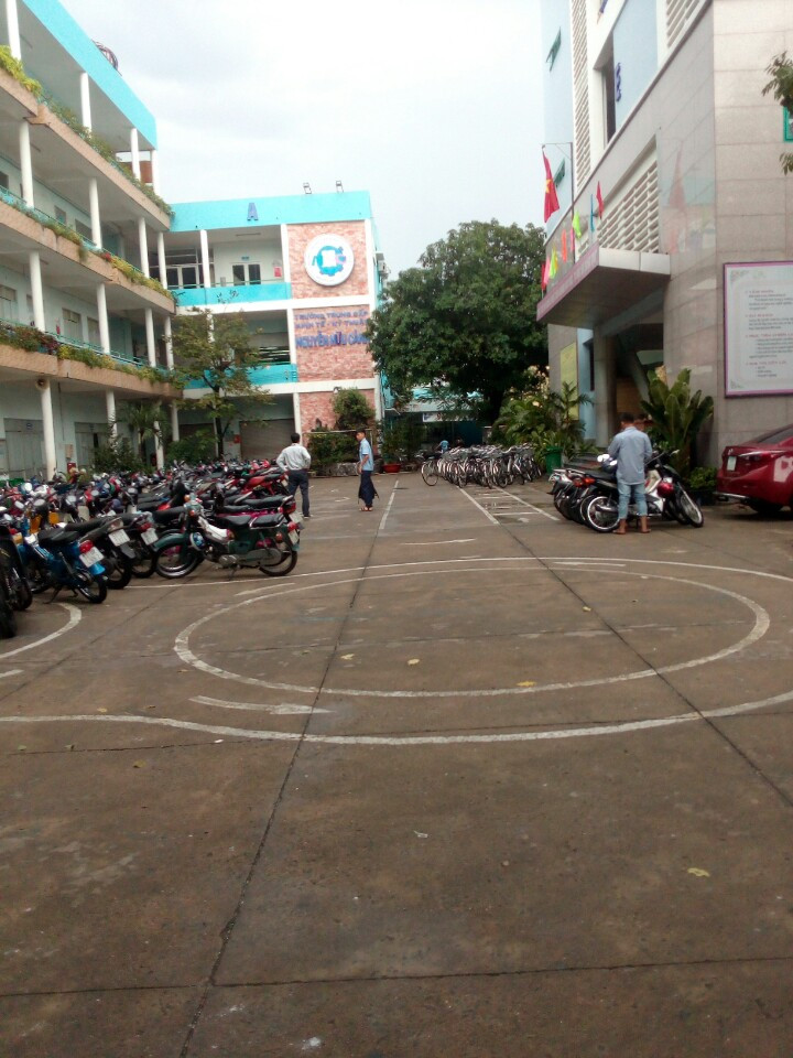 Trường Trung Cấp Kinh Tế - Kỹ Thuật Nguyễn Hữu Cảnh